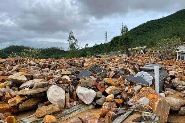 Nhà sập nuốt chửng, cha giục: Chạy đi con, chân cha bị kẹt rồi-6