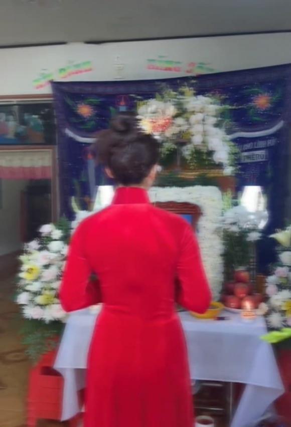 Đau lòng cảnh trước nhà tổ chức đám cưới, phía sau là lễ tang cha-6