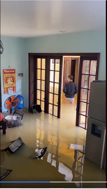 Nhà và biệt thự của Long Nhật ở Huế bị ngập nặng-3