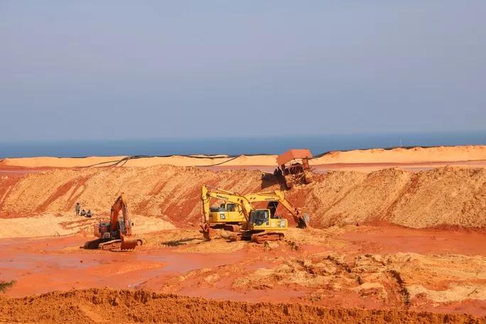 Hiện trường vụ sập mỏ titan khiến 1 người chết, 3 người chưa tìm thấy-4