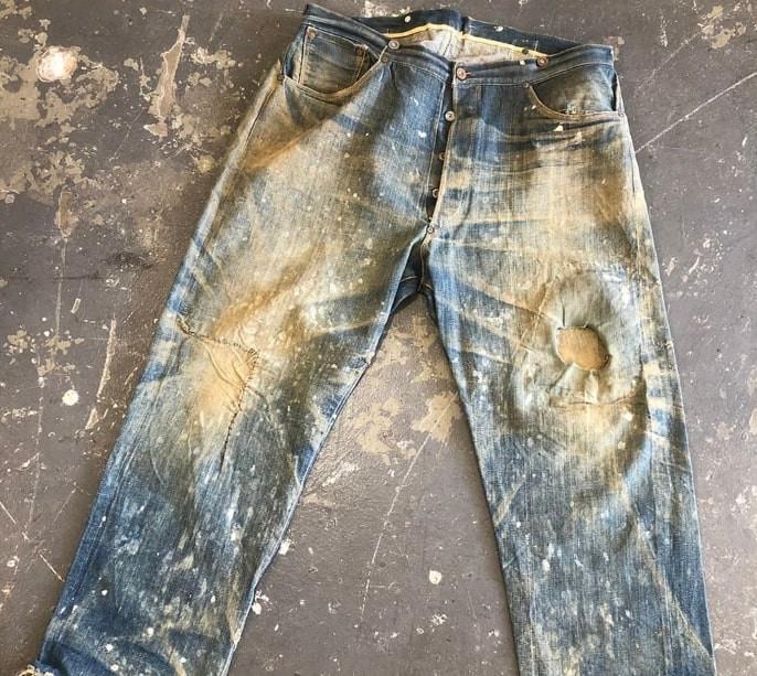 Điều kỳ lạ gì khiến chiếc quần cũ rách này có giá tiền tỷ?-1