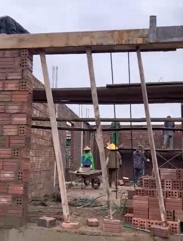 5 năm xa xứ, chàng trai vờ là người lạ gặp mẹ, kết cảm động-6