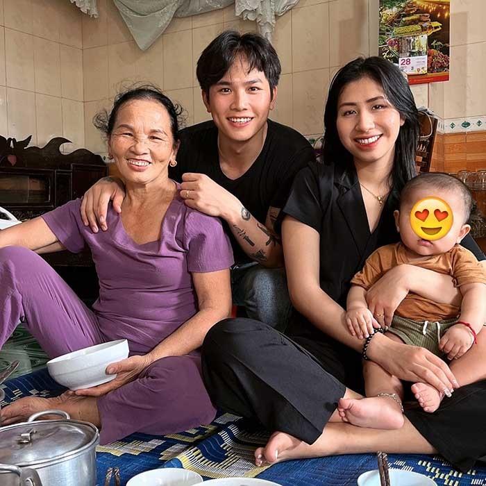 5 năm xa xứ, chàng trai vờ là người lạ gặp mẹ, kết cảm động-9