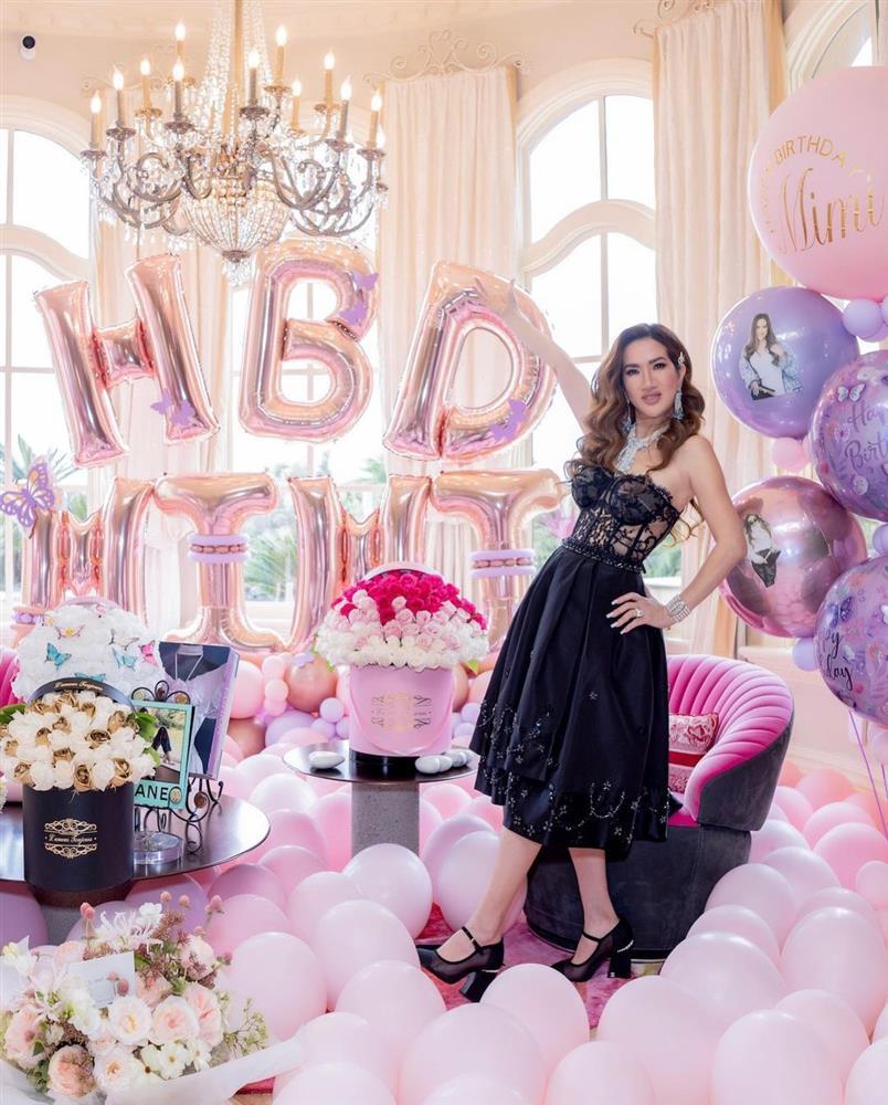 Nữ tỷ phú Việt đi sắm hàng hiệu, mang theo 4 vệ sĩ chỉ để xách đồ-4