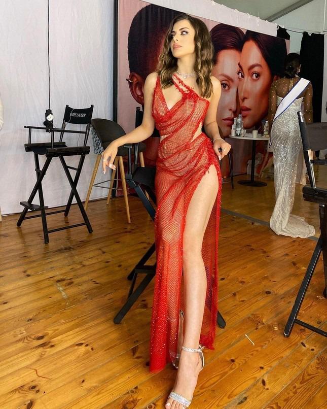 Mỹ nhân Việt cho đối thủ mượn váy: Bảo Ngọc đăng quang Hoa hậu-7