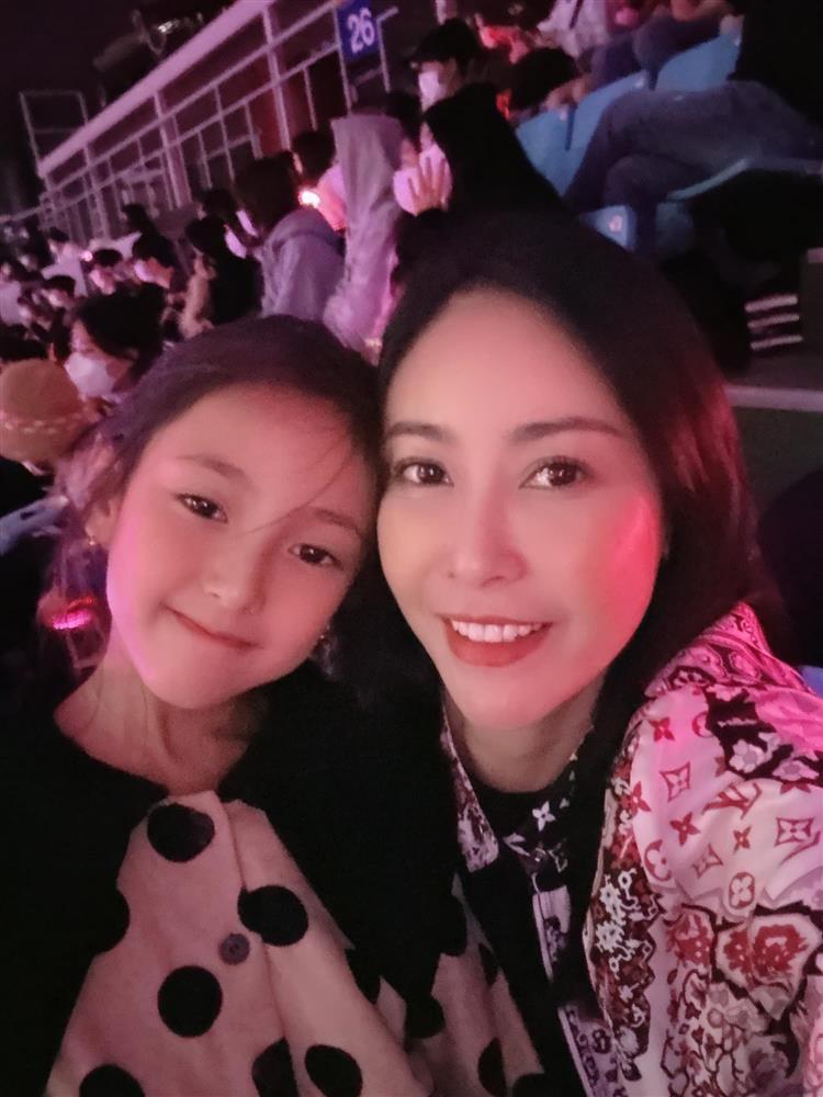 Con gái Hà Kiều Anh gây sốt với visual tại concert BlackPink-3