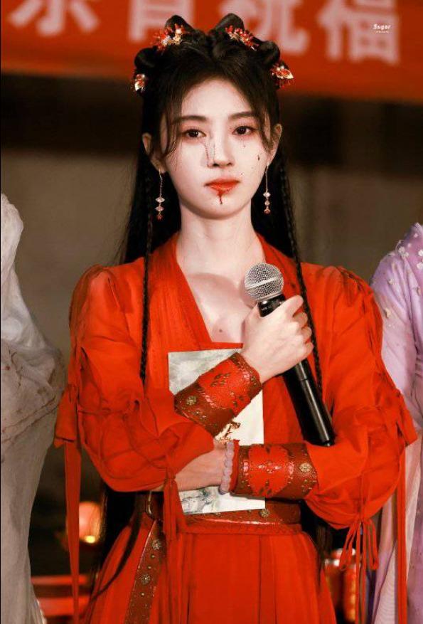 Ngu Thư Hân vừa quê, vừa hài thua xa nhan sắc của Cúc Tịnh Y-4