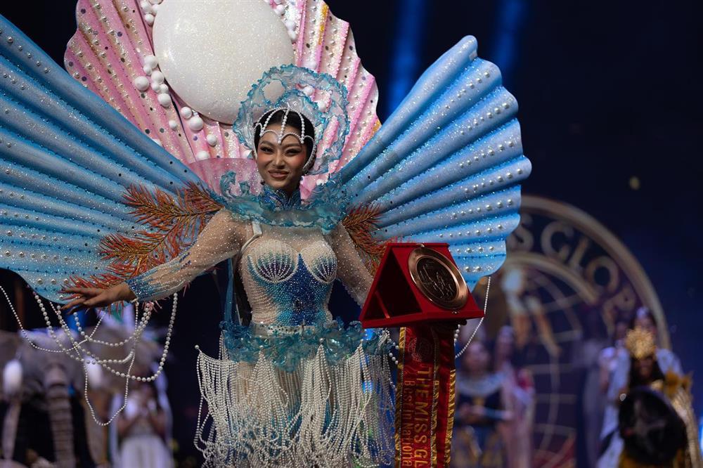 Những bộ quốc phục Việt chiến thắng tại đấu trường quốc tế-1