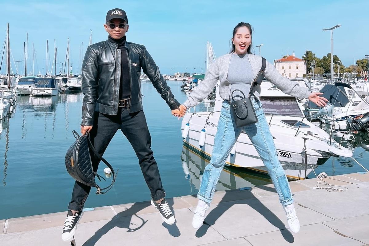 Thiệp mời của Khánh Thi - Phan Hiển đính kèm ảnh cưới tại Pháp-9