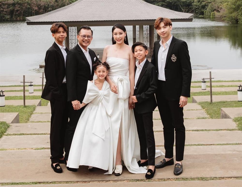 Con gái Hà Kiều Anh gây sốt với visual tại concert BlackPink-13