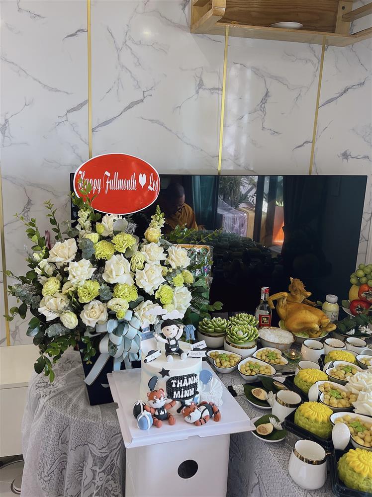 Lóa mắt tiệc đầy tháng con trai trung vệ nổi tiếng tuyển Việt Nam-6