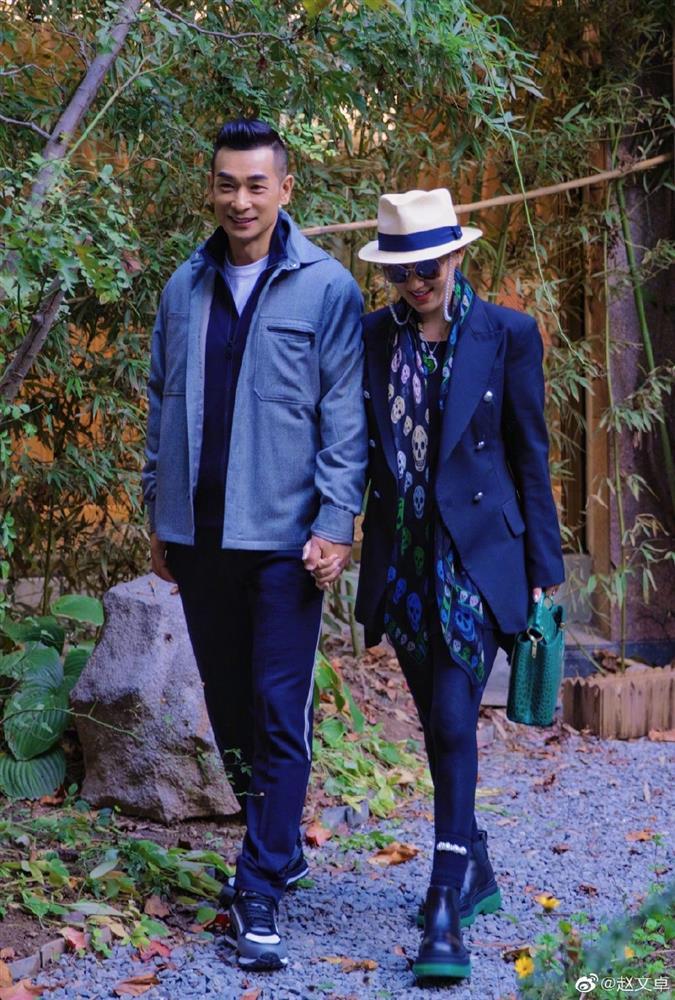 Triệu Văn Trác và vợ kỷ niệm 20 năm hôn nhân mật ngọt-1