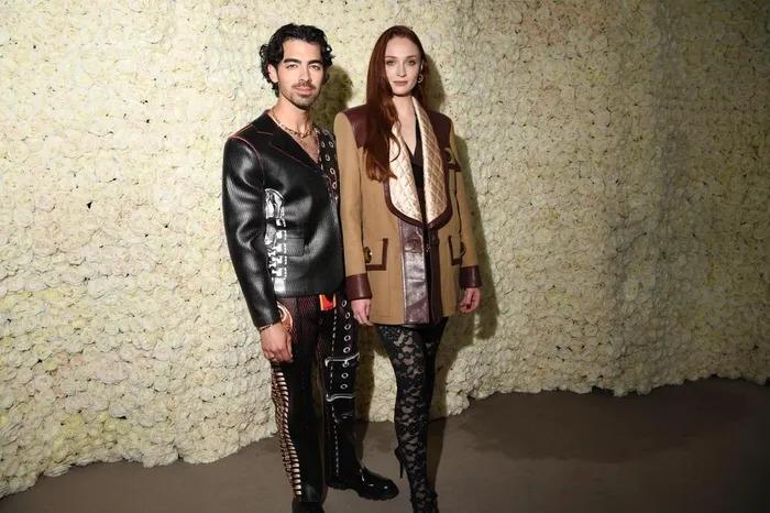 Phong cách của Selena Gomez, Hailey Bieber tại sự kiện-9