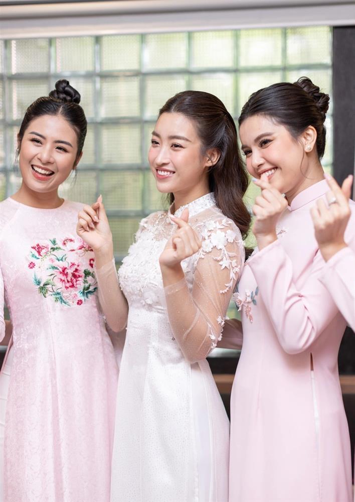 Đỗ Mỹ Linh chọn 2 loại hoa đặc biệt trang trí lễ ăn hỏi-3