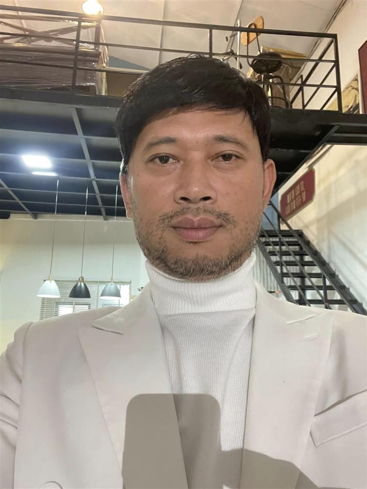 Nhiều năm để đầu trọc, khi có tóc MC Long Vũ trông thế nào?-6