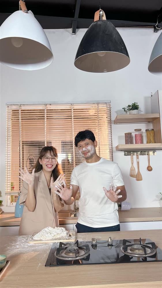 Nhiều năm để đầu trọc, khi có tóc MC Long Vũ trông thế nào?-5