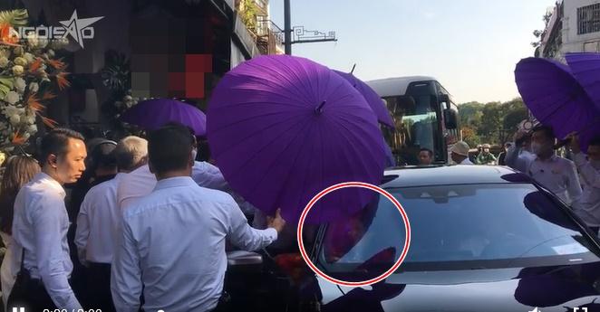 Ăn hỏi Đỗ Mỹ Linh: Ảnh hiếm vợ chồng bầu Hiển, chục vệ sĩ che chắn-8