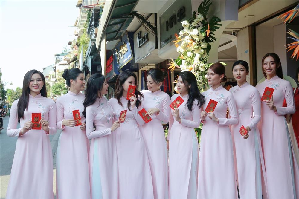 Con trai bầu Hiển đi xe 21 tỉ, dẫn đoàn xích lô sang ăn hỏi Đỗ Mỹ Linh-2