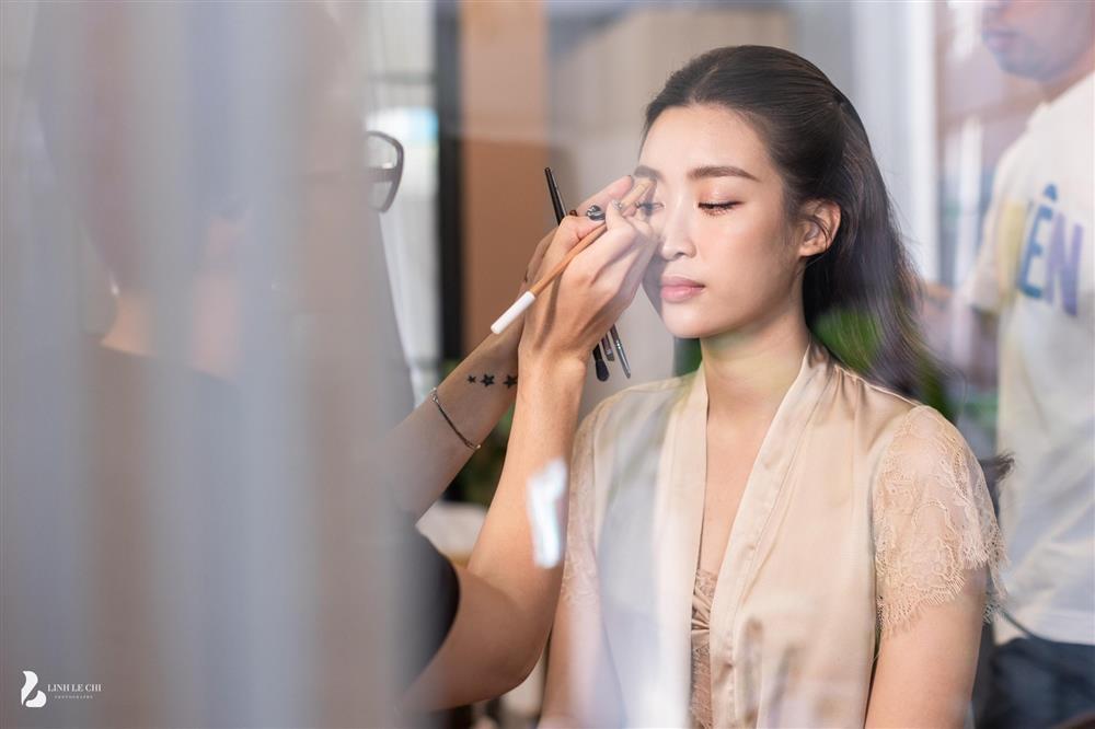 Con trai bầu Hiển đi xe 21 tỉ, dẫn đoàn xích lô sang ăn hỏi Đỗ Mỹ Linh-3