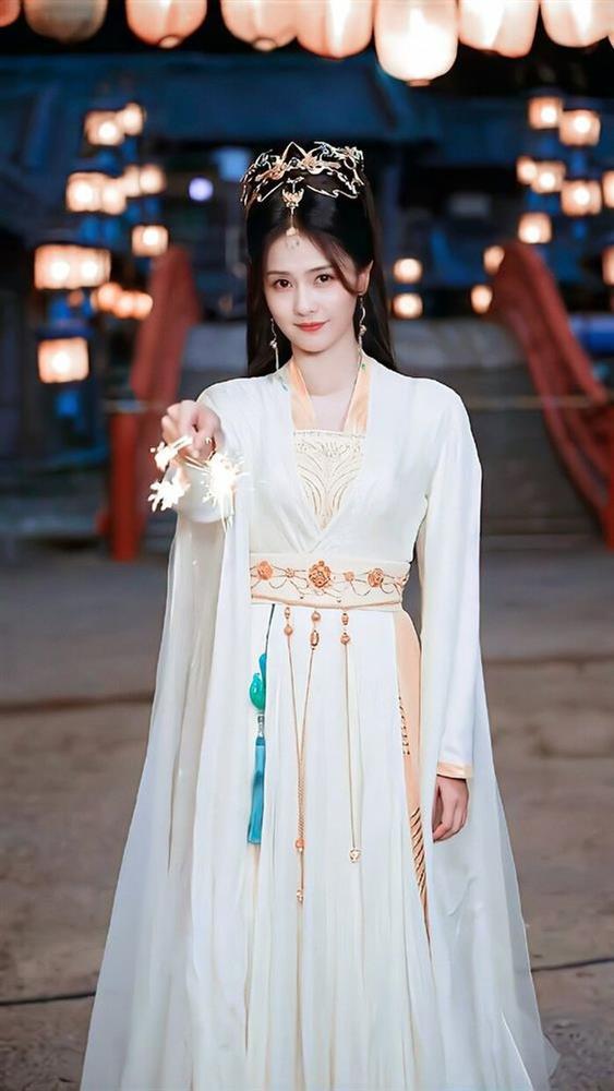 Biến hình trên phim: Triệu Lệ Dĩnh béo vẫn xinh, La Vân Hi như ốm đói-5