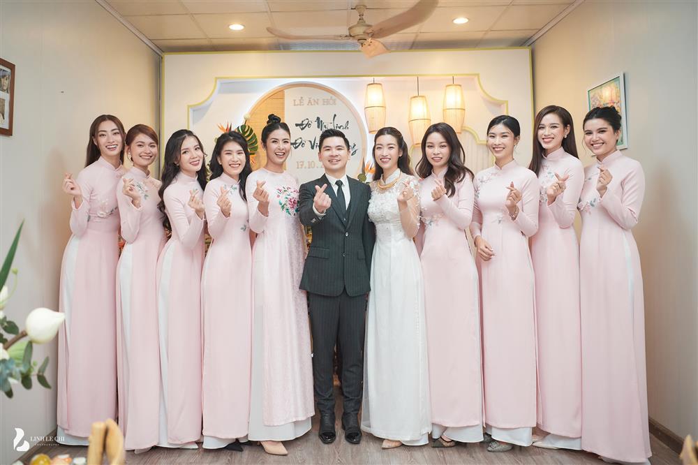 Hoa hậu Đỗ Mỹ Linh khóa môi chồng thiếu gia trong đám hỏi-7