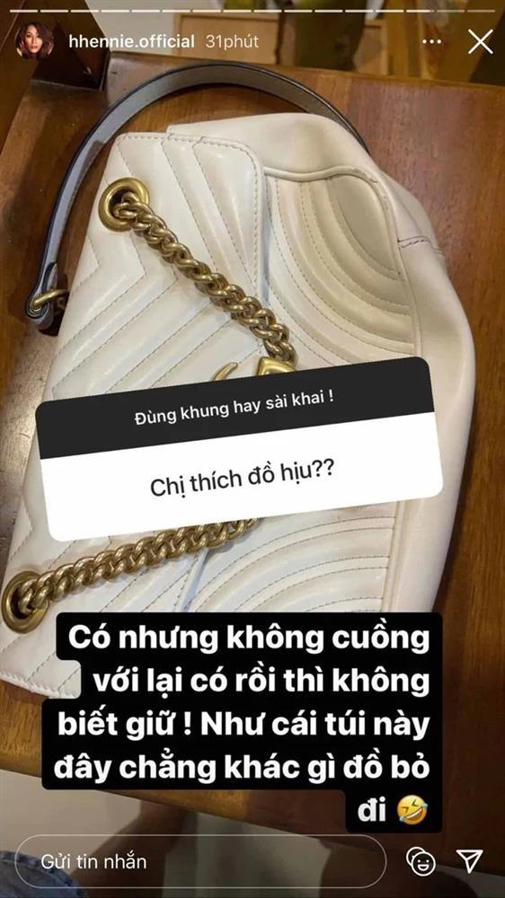 HHen Niê tiếp tục phá đồ hiệu, túi 50 triệu như đồ bỏ đi-5