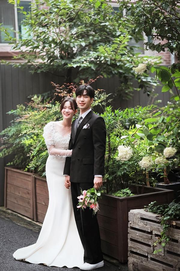 Mùa cưới rộn ràng, khi nào nên mừng tiền - lúc nào nên tặng quà?-1