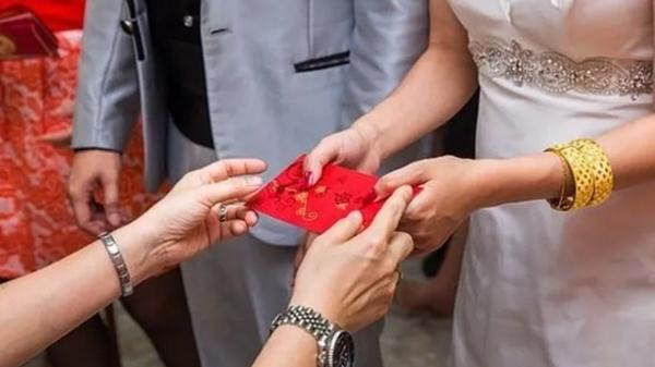 Mùa cưới rộn ràng, khi nào nên mừng tiền - lúc nào nên tặng quà?-2