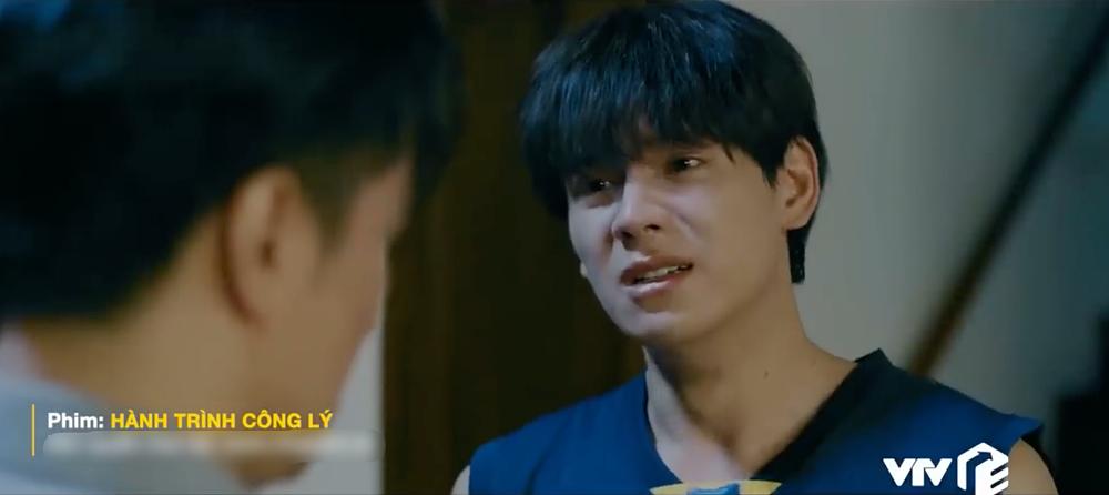 Con trai sốc vì cảnh nóng của bố ở phim Việt giờ vàng-4