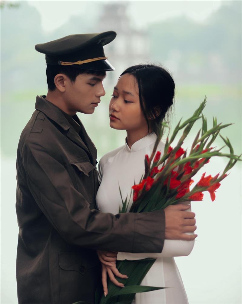 Con trai sốc vì cảnh nóng của bố ở phim Việt giờ vàng-17