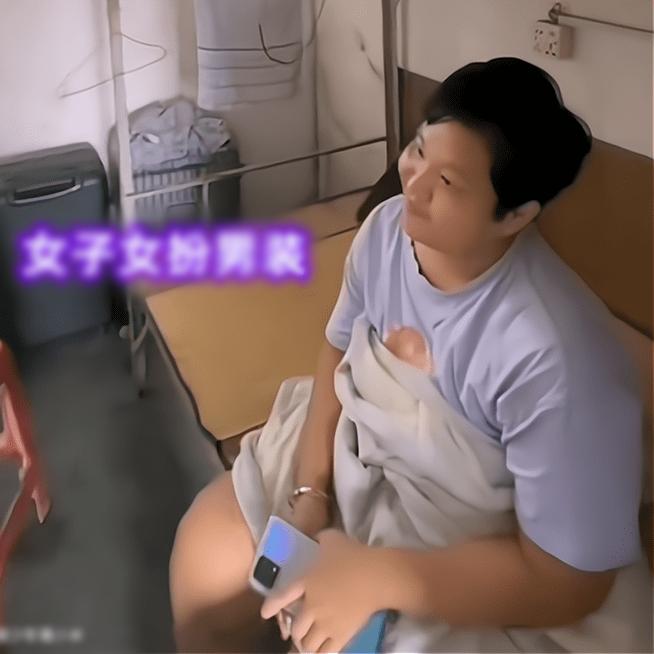 Ế quá lâu, cô gái đánh liều giả trai lẻn vào sống ở ký túc nam-2