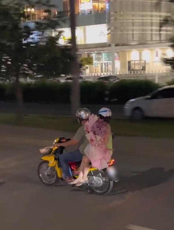 Chuẩn bị bó hoa 20/10 siêu to, anh chàng vẫn phải chịu cô đơn-4