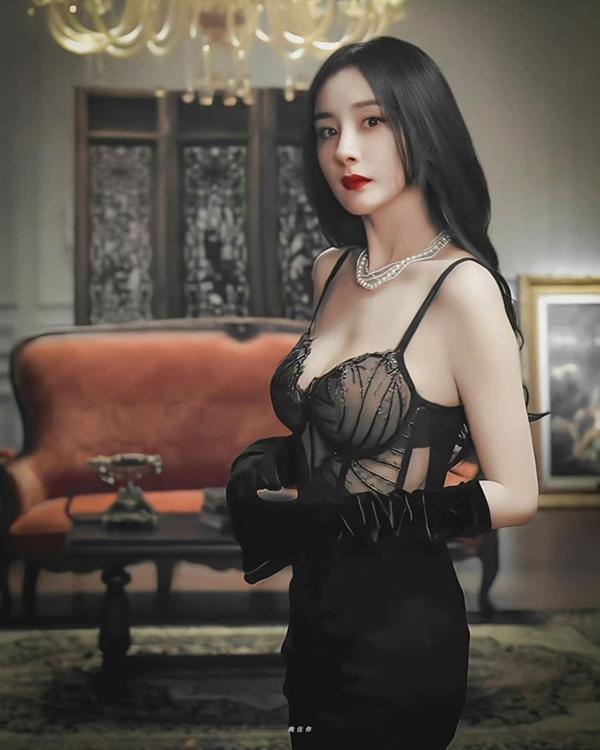 Siêu vòng một U40 cặp kè sao nam kém 6 tuổi lấn át dàn mỹ nhân-4