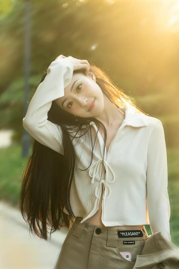 Siêu vòng một U40 cặp kè sao nam kém 6 tuổi lấn át dàn mỹ nhân-15