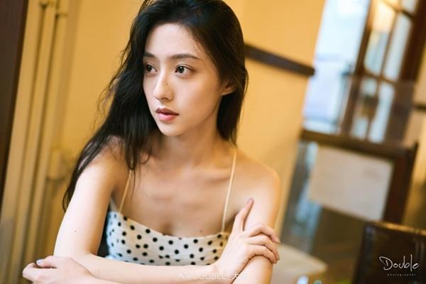 Siêu vòng một U40 cặp kè sao nam kém 6 tuổi lấn át dàn mỹ nhân-16