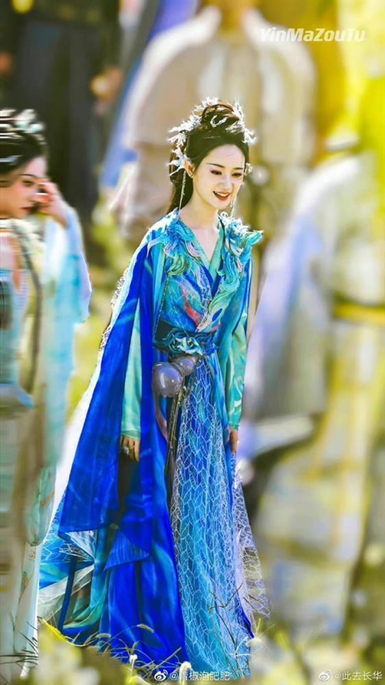 Siêu vòng một U40 cặp kè sao nam kém 6 tuổi lấn át dàn mỹ nhân-21