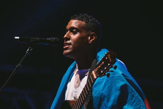 Nam ca sĩ 41 tuổi nổi tiếng Haiti đột tử trên sân khấu