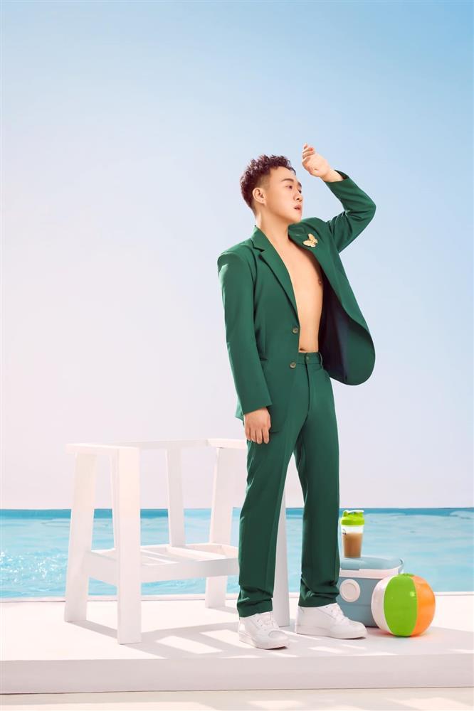 Trung Quân Idol tự tin thả dáng ở bể bơi nhờ giảm 8kg, 10cm eo-3