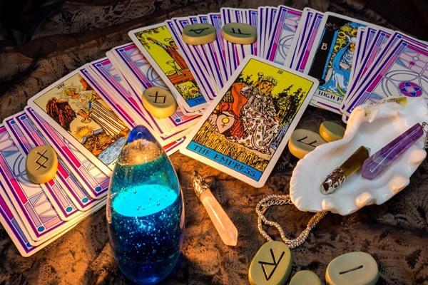 Bói bài Tarot hàng ngày - thứ Năm 20/10/2022: Cưa sừng làm nghé-1