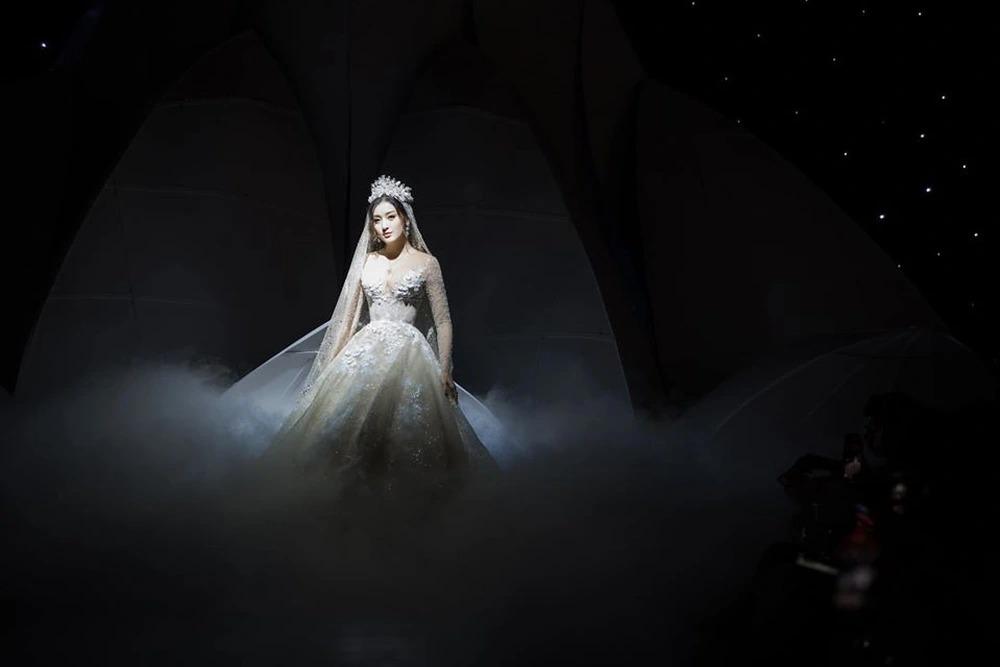 Thêm 1 Á hậu Vbiz tung ảnh cưới gây sốt dù không biết chú rể là ai-12