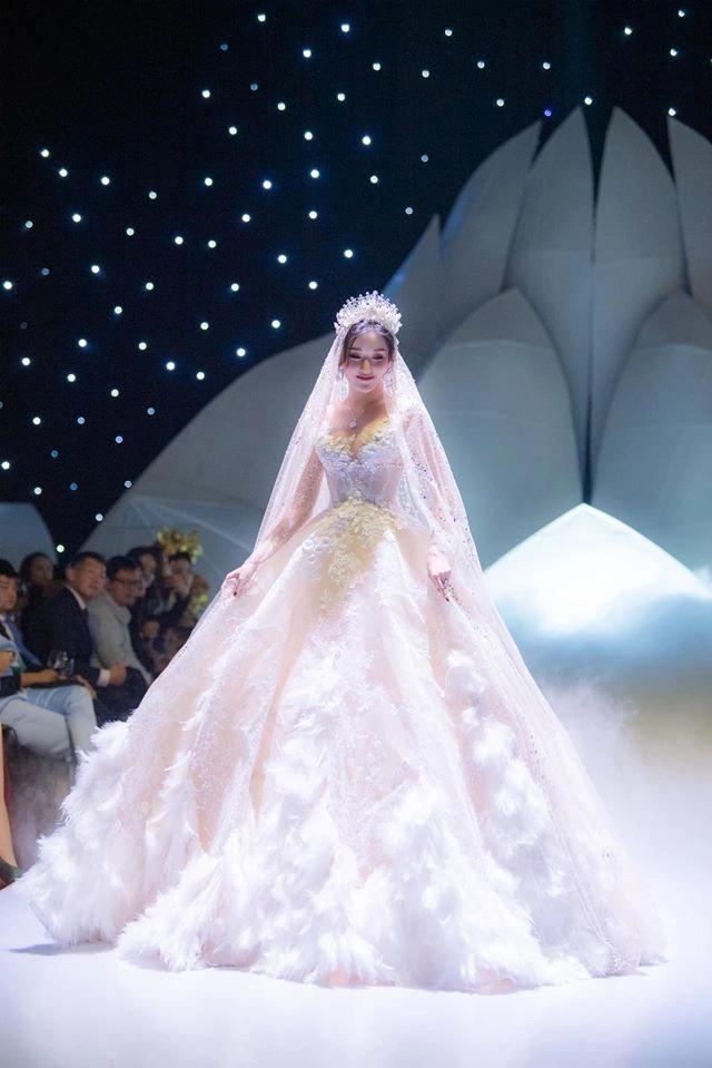 Thêm 1 Á hậu Vbiz tung ảnh cưới gây sốt dù không biết chú rể là ai-11