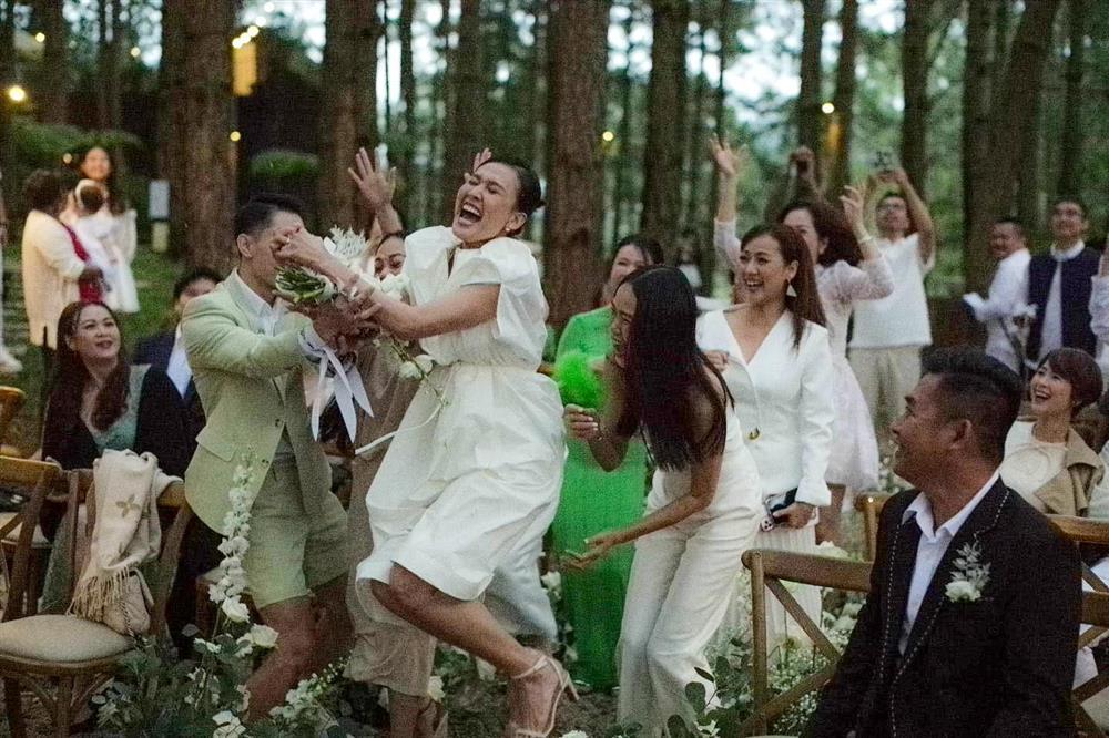 Tin showbiz Việt ngày 18/10: Con trai Lê Dương Bảo Lâm nhập viện-5