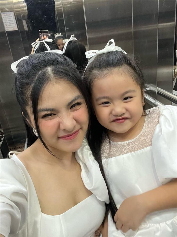 Tin showbiz Việt ngày 18/10: Con trai Lê Dương Bảo Lâm nhập viện-17