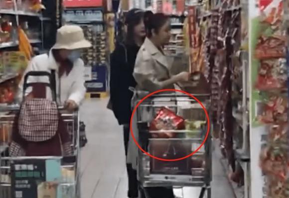 Lâm Tâm Như bị chụp lén: Cơ bụng tuổi 46 đáng kinh ngạc-1