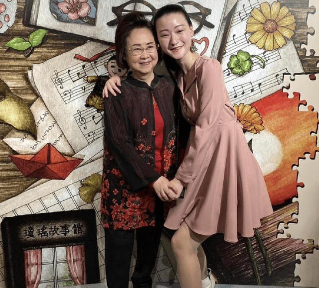 Mẹ đẻ Hoàn Châu Cách Cách phủ nhận mất trí-2