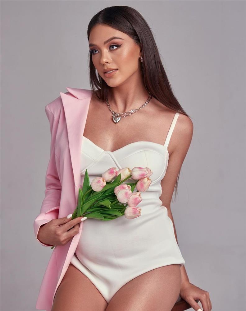 Vợ Tây Bùi Tiến Dũng nghiện mặc đồ màu hồng trong thai kỳ-2