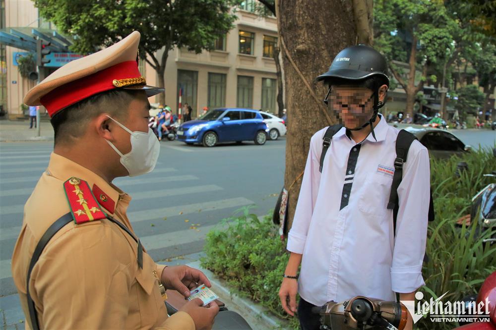 Học sinh Hà Nội đi xe phân khối lớn, phụ huynh đầu trần phóng vun vút-2