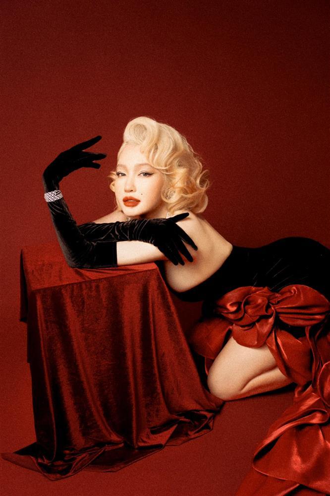Elly Trần cosplay thành Marilyn Monroe cực xịn trước Halloween-11