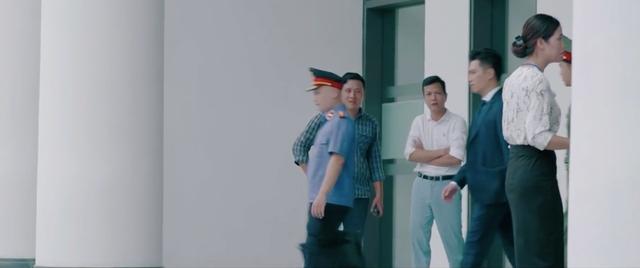 Hài hước đạo diễn Hành Trình Công Lý phải đóng vai quần chúng-5