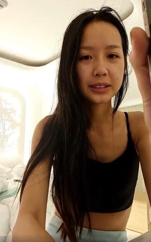 Ngắm mặt mộc hoa hậu trên livestream-3